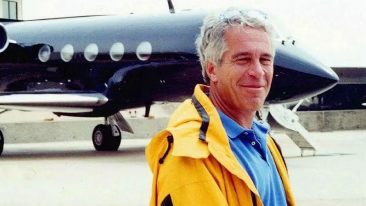 Hình ảnh rợn người bên trong chuyên cơ bỏ hoang của Jeffrey Epstein - 9
