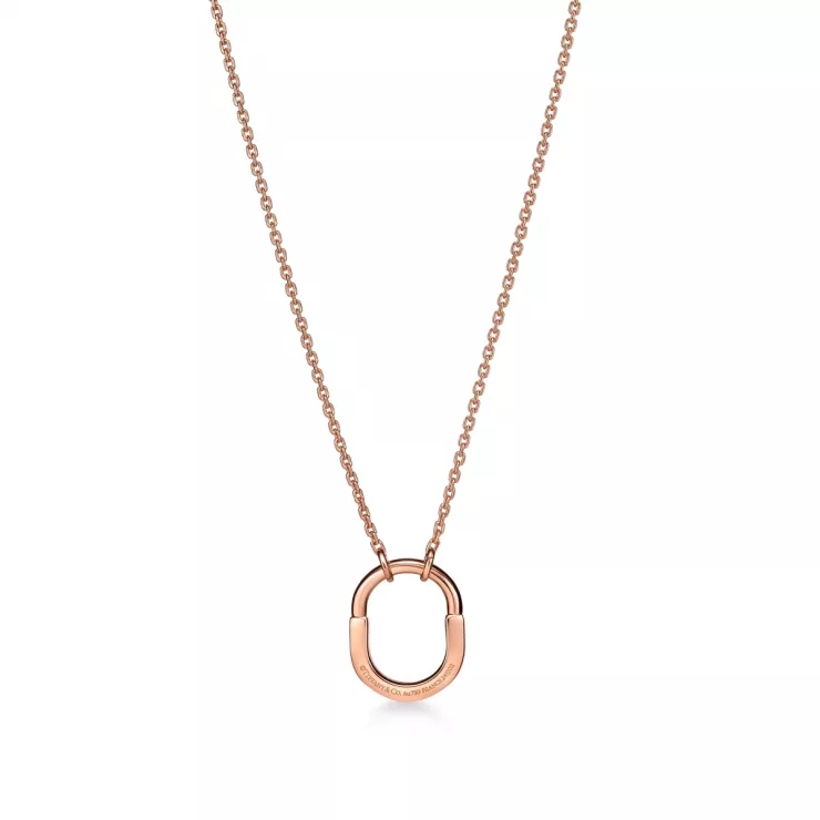 Thiết kế lấy cảm hứng từ ổ khóa lưu trữ năm 1883 của hãng, tượng trưng cho việc gìn giữ những giá trị quan trọng.