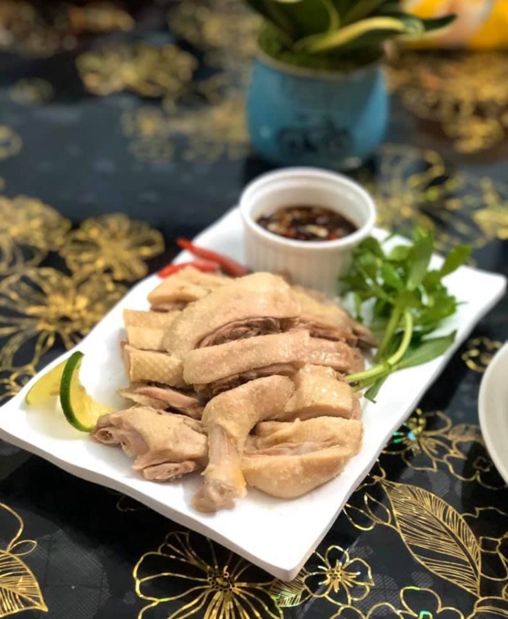 Vịt luộc là món ăn bình dân dễ chế biến, hương vị hấp dẫn. Ảnh: An An