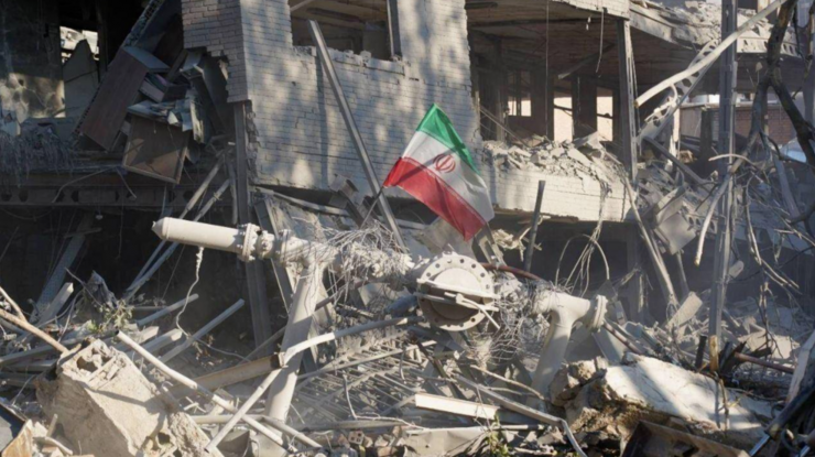 Chiến sự Iran tối 6/4: Iran nhắm mục tiêu vào tàu tấn công đổ bộ của Mỹ, buộc con tàu rút lui - 1