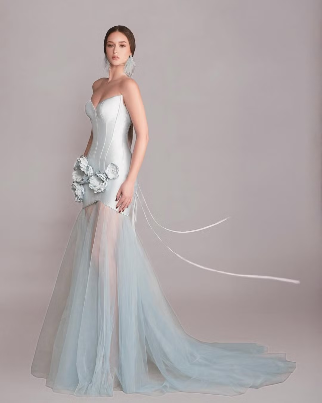 Nữ họa sĩ cao 1,78 m đăng quang hoa hậu - 11