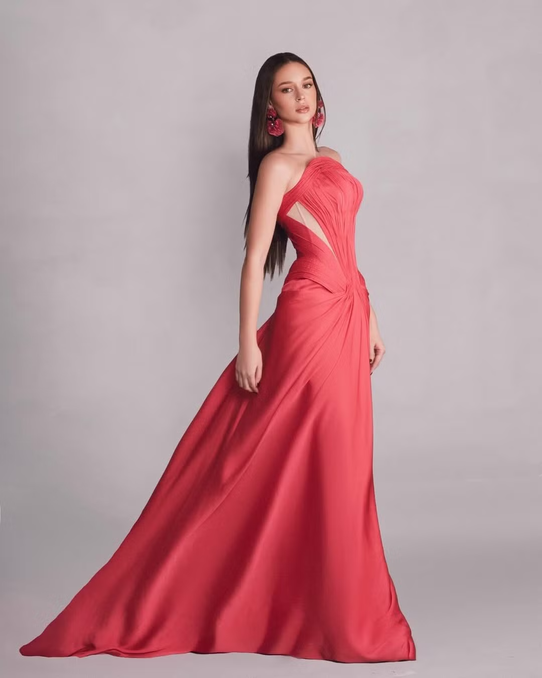 Nữ họa sĩ cao 1,78 m đăng quang hoa hậu - 12