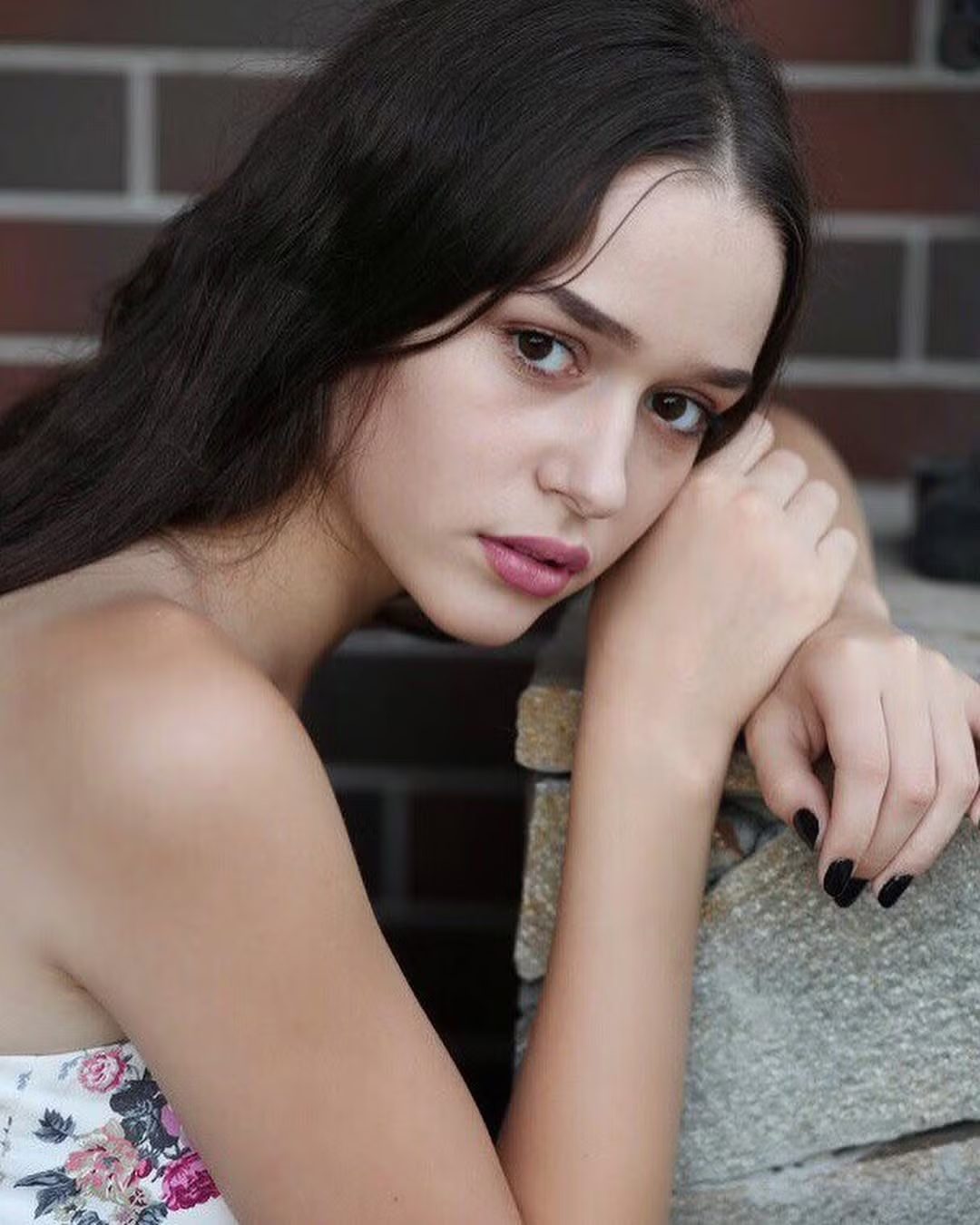 Nữ họa sĩ cao 1,78 m đăng quang hoa hậu - 17