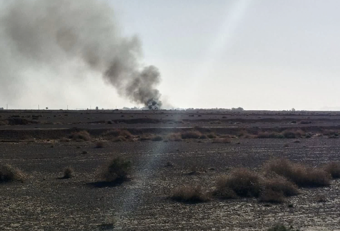 Khói bốc lên tại khu vực hiện trường máy bay vận tải cùng hai trực thăng Mỹ bị bắn hạ ở tỉnh Isfahan - Iran. Ảnh: Sepahnews