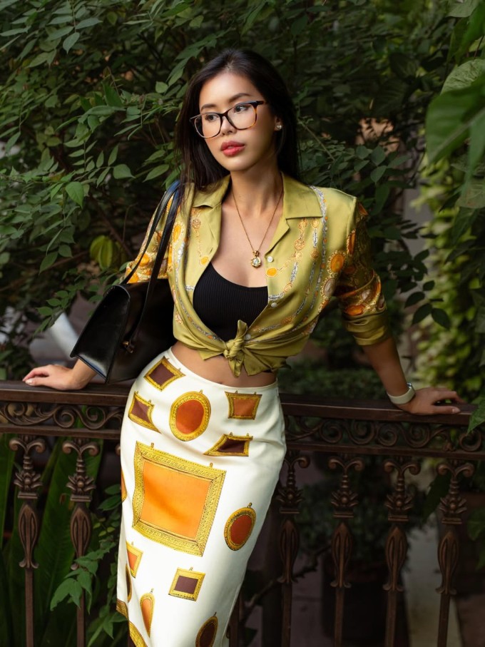 Ảnh sao 6/4: 'Công chúa hàng hiệu' Tiên Nguyễn khoe ngực đầy, eo thon - 1