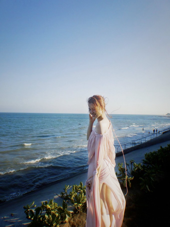 Ảnh sao 6/4: 'Công chúa hàng hiệu' Tiên Nguyễn khoe ngực đầy, eo thon - 12