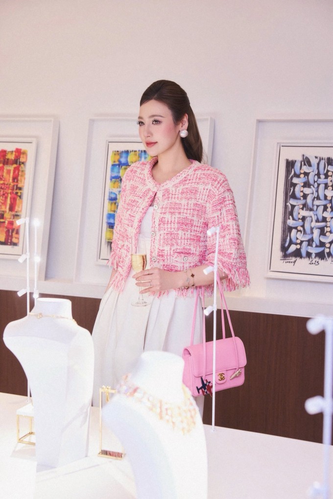 Ảnh sao 6/4: 'Công chúa hàng hiệu' Tiên Nguyễn khoe ngực đầy, eo thon - 11