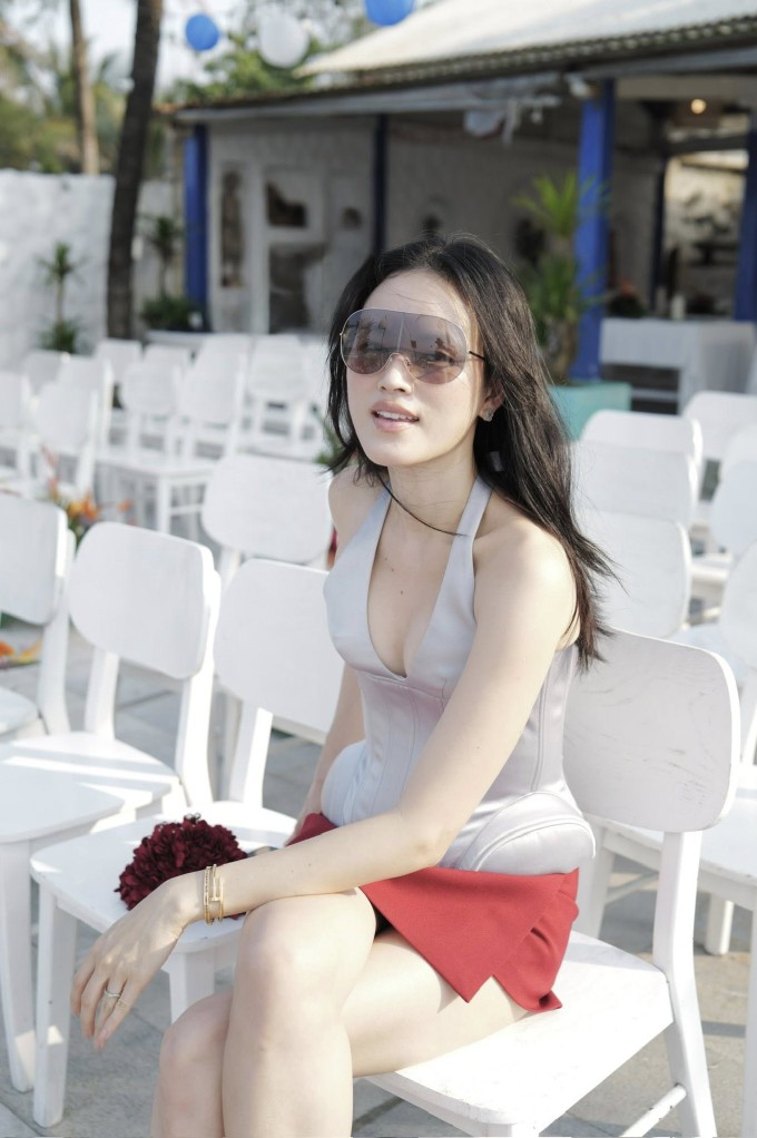 Ảnh sao 6/4: 'Công chúa hàng hiệu' Tiên Nguyễn khoe ngực đầy, eo thon - 9