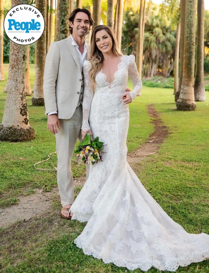 Crystal Harris và chú rể James Ward. Ảnh: People