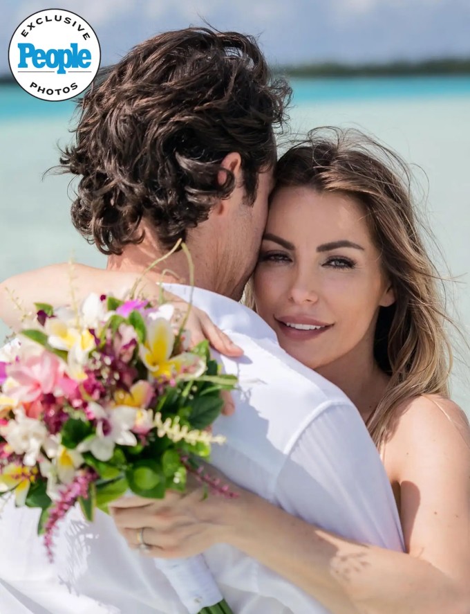 Góa phụ của ông chủ Playboy hạnh phúc bên chồng mới. Ảnh: People