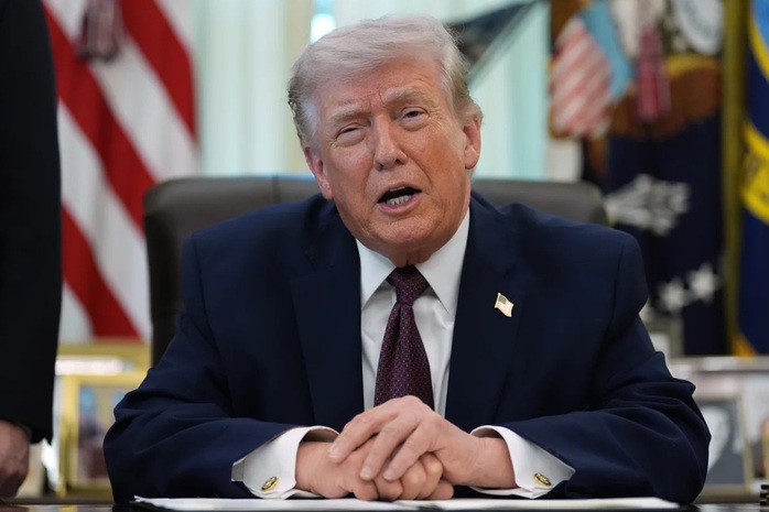 Tổng thống Mỹ nói từng gửi "rất nhiều súng" cho người biểu tình Iran - 1