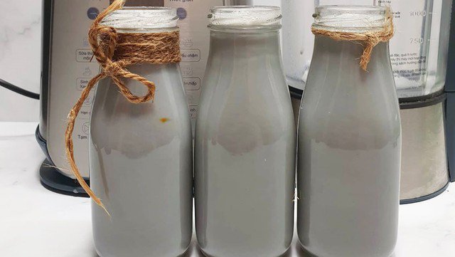 Sữa đậu nành mè đen tốt cho người ung thư gan.