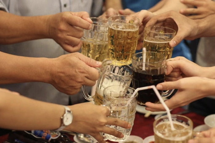 Ép người khác uống rượu, bia có thể bị phạt 3 triệu đồng