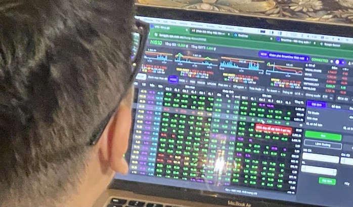 Chứng khoán tháng 4 và ngắn hạn sắp tới dao động 1.584 - 2.042 điểm