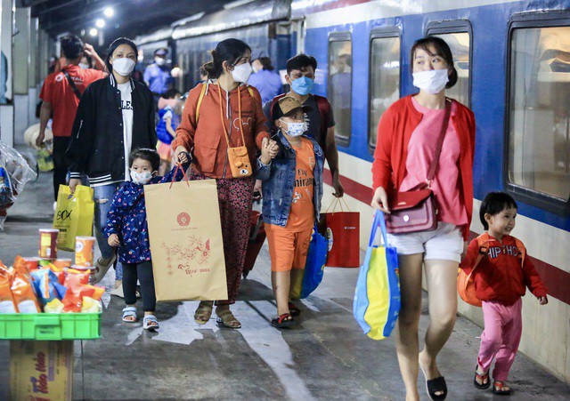 Một tin kém vui cho hàng triệu người Việt Nam là giá vé tàu hỏa tiếp tục tăng.