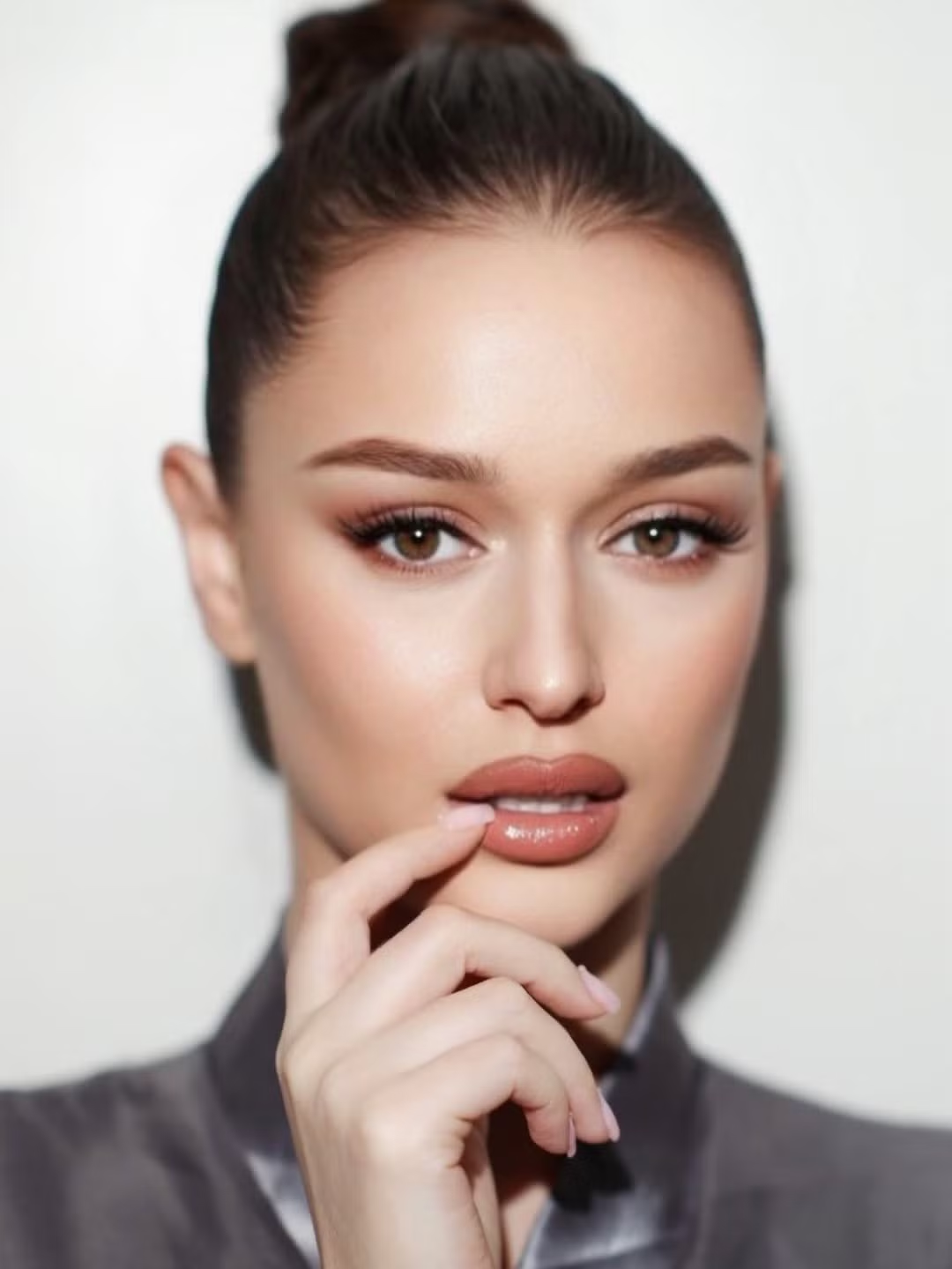 Nữ họa sĩ cao 1,78 m đăng quang hoa hậu - 3