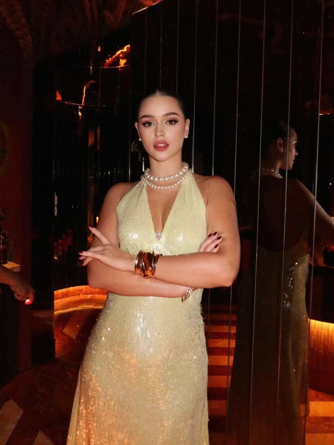 Nữ họa sĩ cao 1,78 m đăng quang hoa hậu - 22