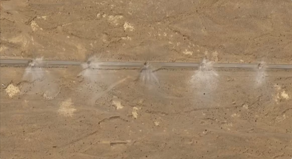 Hình ảnh các hố bom dày đặc ở nơi Mỹ triển khai chiến dịch giải cứu phi công mắc kẹt. (Ảnh: Airbus)