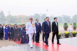 Lãnh đạo Đảng, Nhà nước và các đại biểu Quốc hội vào Lăng viếng Chủ tịch Hồ Chí Minh