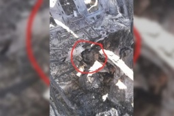 Thực hư hình ảnh 'hài cốt binh sĩ Mỹ trong xác máy bay cháy rụi ở Iran'