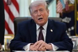 Tổng thống Mỹ nói từng gửi "rất nhiều súng" cho người biểu tình Iran