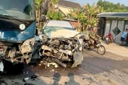 Xe tải va chạm ô tô ở Đà Nẵng, 4 người thương vong