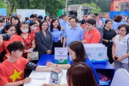 Lần đầu tiên Việt Nam phát động “Ngày Sức khỏe toàn dân”: Long Châu đồng hành Bộ Y tế lan tỏa tinh thần chủ động phòng bệnh