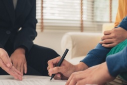 Cụ ông để vợ cũ thừa kế toàn bộ tài sản, con trai phản đối dữ dội và cái kết không ngờ