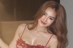 Lan Ngọc phối đồ khoe nội y với trang sức gần 300 triệu đồng