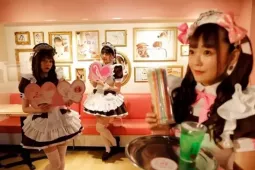 Cà phê hầu gái ở Nhật Bản