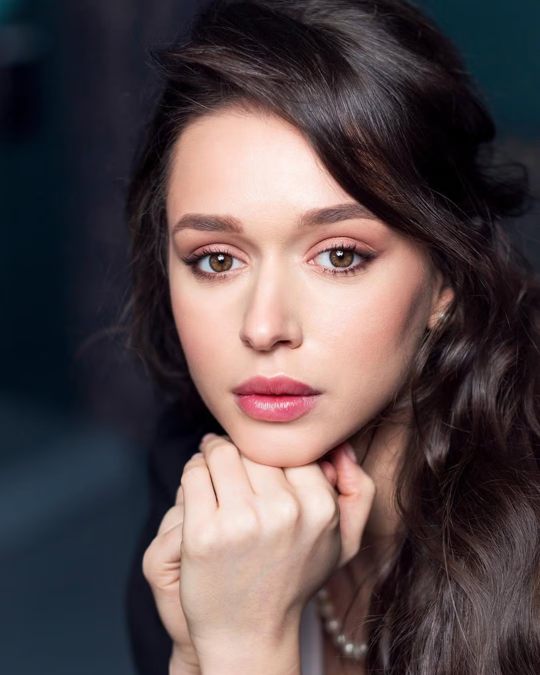 Nữ họa sĩ cao 1,78 m đăng quang hoa hậu - 4