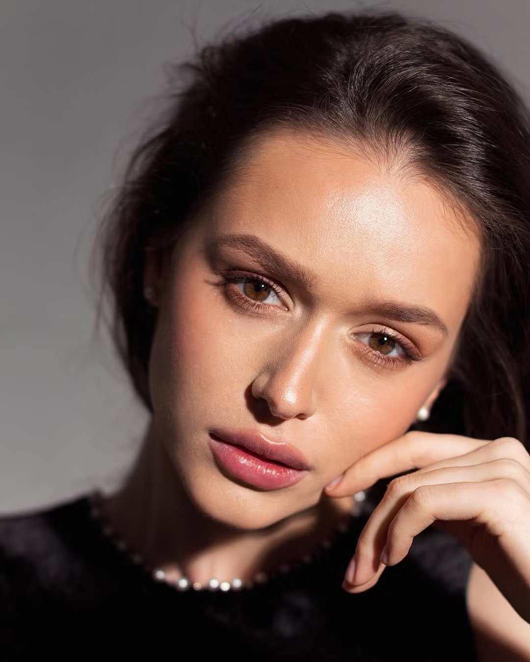 Nữ họa sĩ cao 1,78 m đăng quang hoa hậu - 5