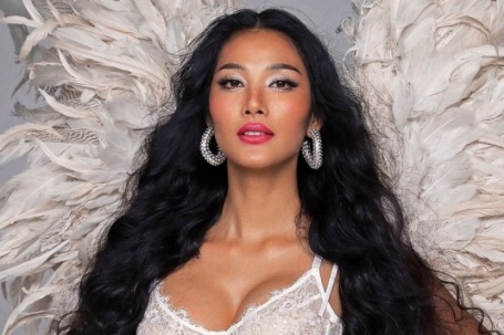 Hoàng Thùy: '15 năm qua tôi theo đuổi giấc mơ diễn nội y cho Victoria's Secret'