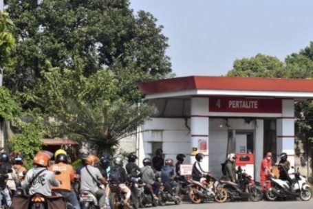 Thế giới chịu tác động ra sao trong cơn khủng hoảng dầu thô?