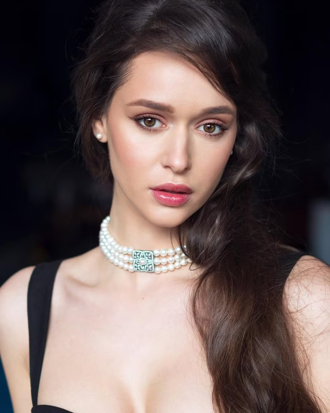 Nữ họa sĩ cao 1,78 m đăng quang hoa hậu - 7