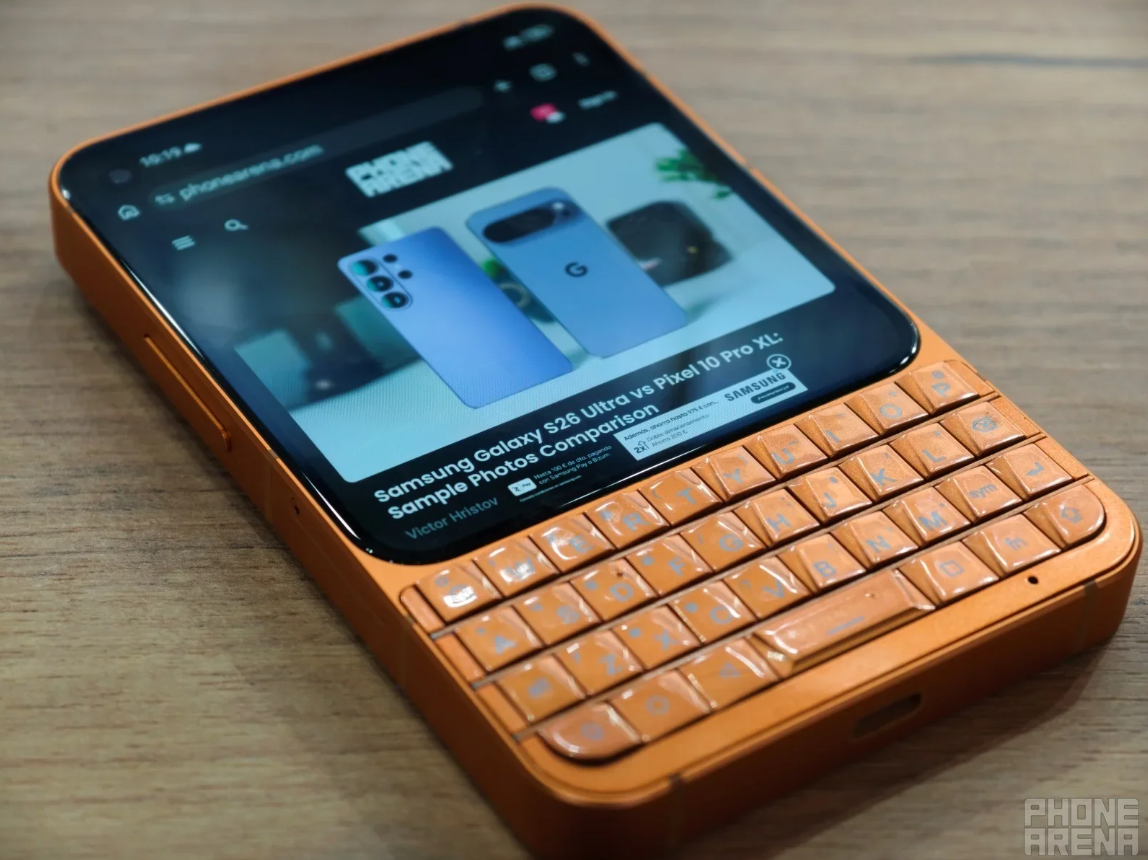 Unihertz Titan 2 Elite có bàn phím vật lý cổ điển.