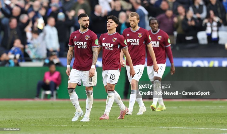 West Ham ghi 2 bàn trong khoảng thời gian bù giờ để gỡ hòa 2-2 trước Leeds