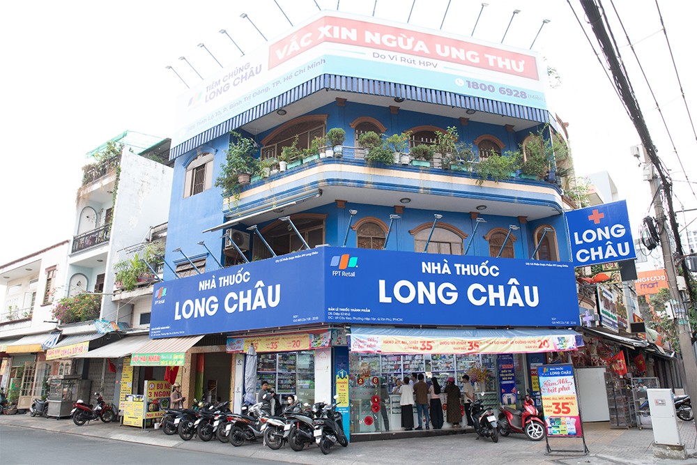 Hệ thống nhà thuốc và trung tâm tiêm chủng Long Châu lấy sức khỏe người dân làm trung tâm, kiên tâm mang đến sản phẩm, dịch vụ y tế hiện đại, an toàn, minh bạch.