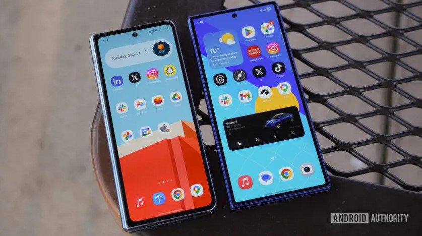 Galaxy Z Fold 4 và Galaxy Z Fold 7.