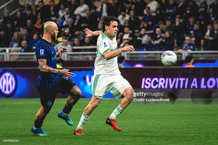 Inter Milan (áo xanh thẫm) giành chiến thắng ấn tượng