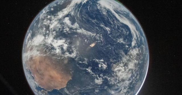 40 phút "ngắt kết nối": Khoảnh khắc cô độc nhất của phi hành đoàn Artemis II