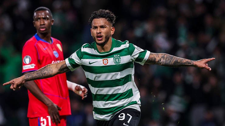 Suarez có cơ hội để "chào hàng" với các đại gia bóng đá Anh