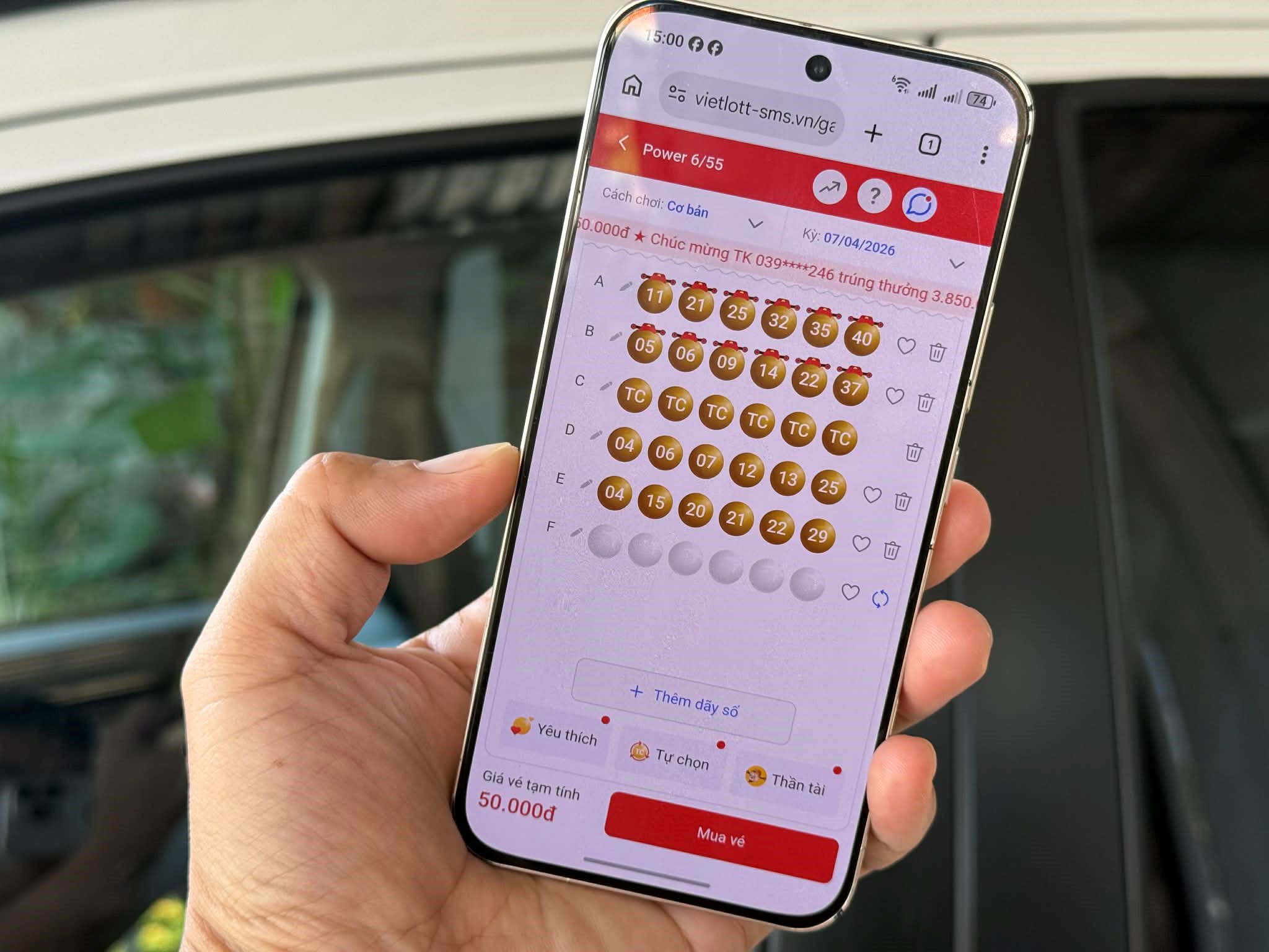 Chọn số, mua vé mọi lúc, mọi nơi với Vietlott SMS.