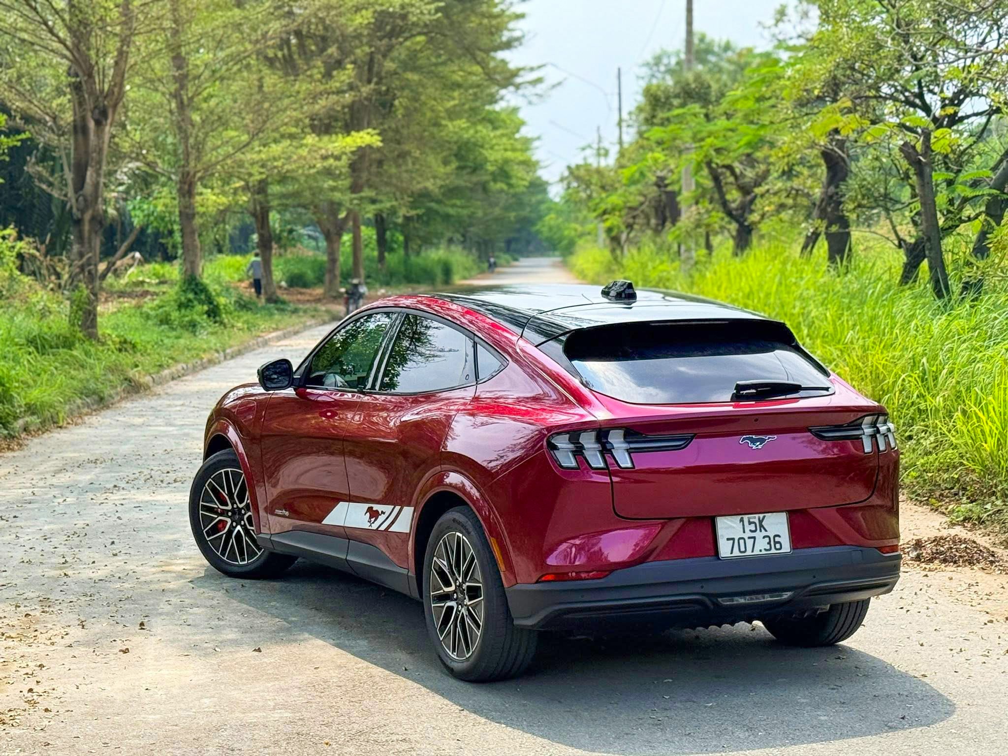 Mustang Mach-E vẫn duy trì các đặc tính kỹ thuật của một mẫu SUV điện hiệu năng cao.