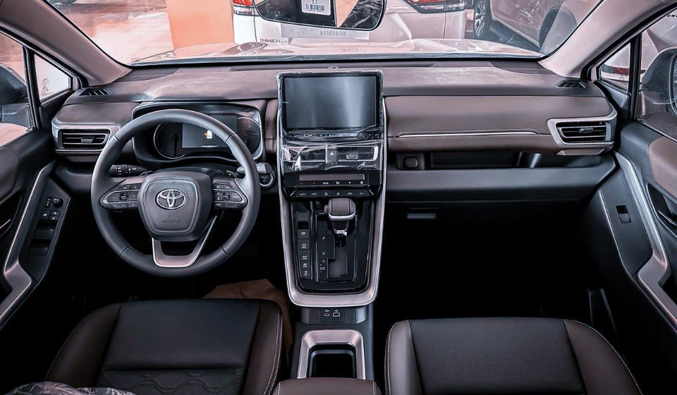 Xe hoạt động theo cơ chế hybrid tự sạc (self-charging hybrid).