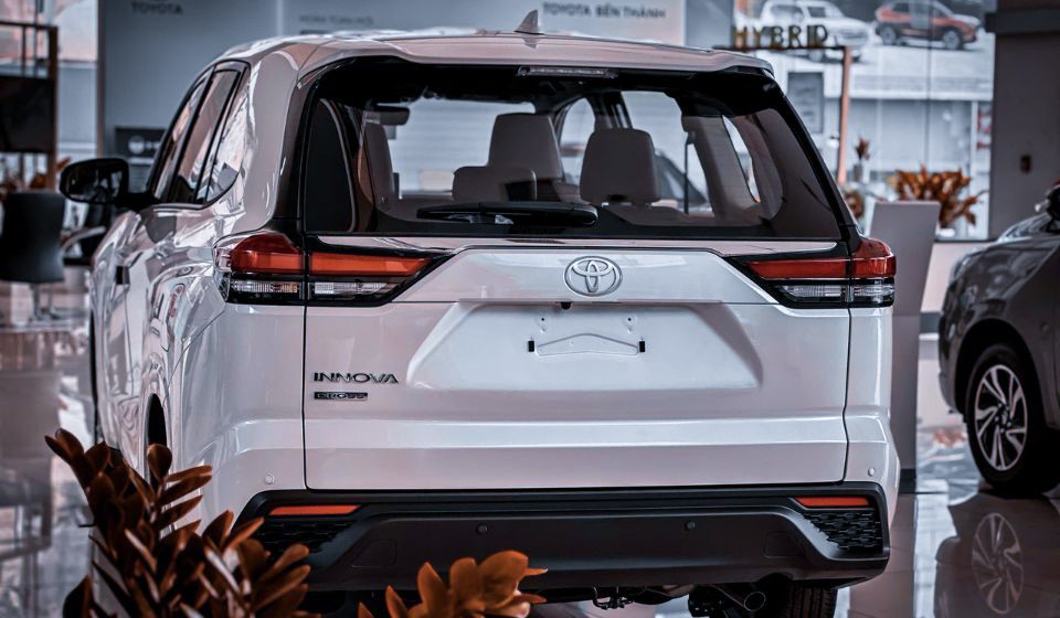Nhà đông người có nên chọn mẫu xe Toyota Innova Cross HEV - 2