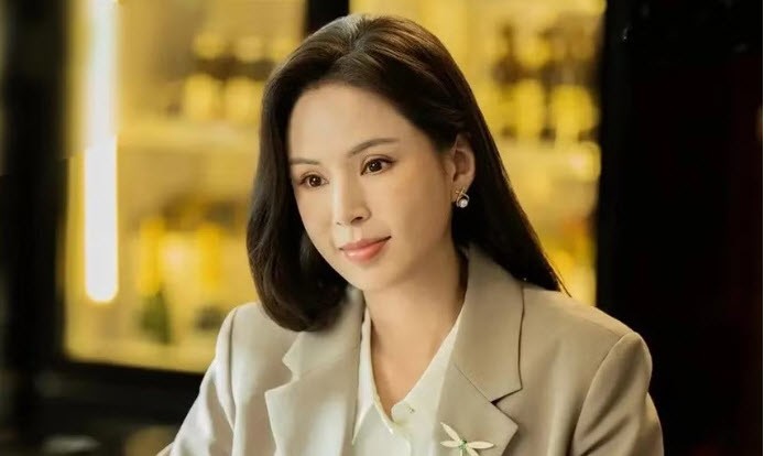 Trần Nghiên Hy (trái), Lý Nhược Đồng đều lên tiếng xin lỗi, cam kết bồi hoàn.