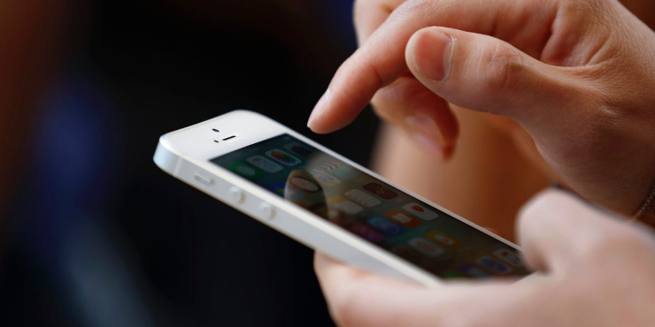 Điện thoại bất ngờ rung lên trong túi quần, có thể não bộ đang "lừa" bạn.