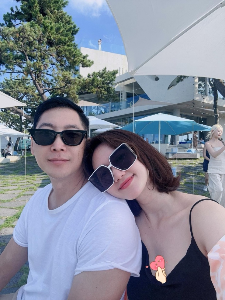 Ảnh sao 7/4: Em trai và em dâu tương lai của Tiên Nguyễn tình tứ bên nhau - 7