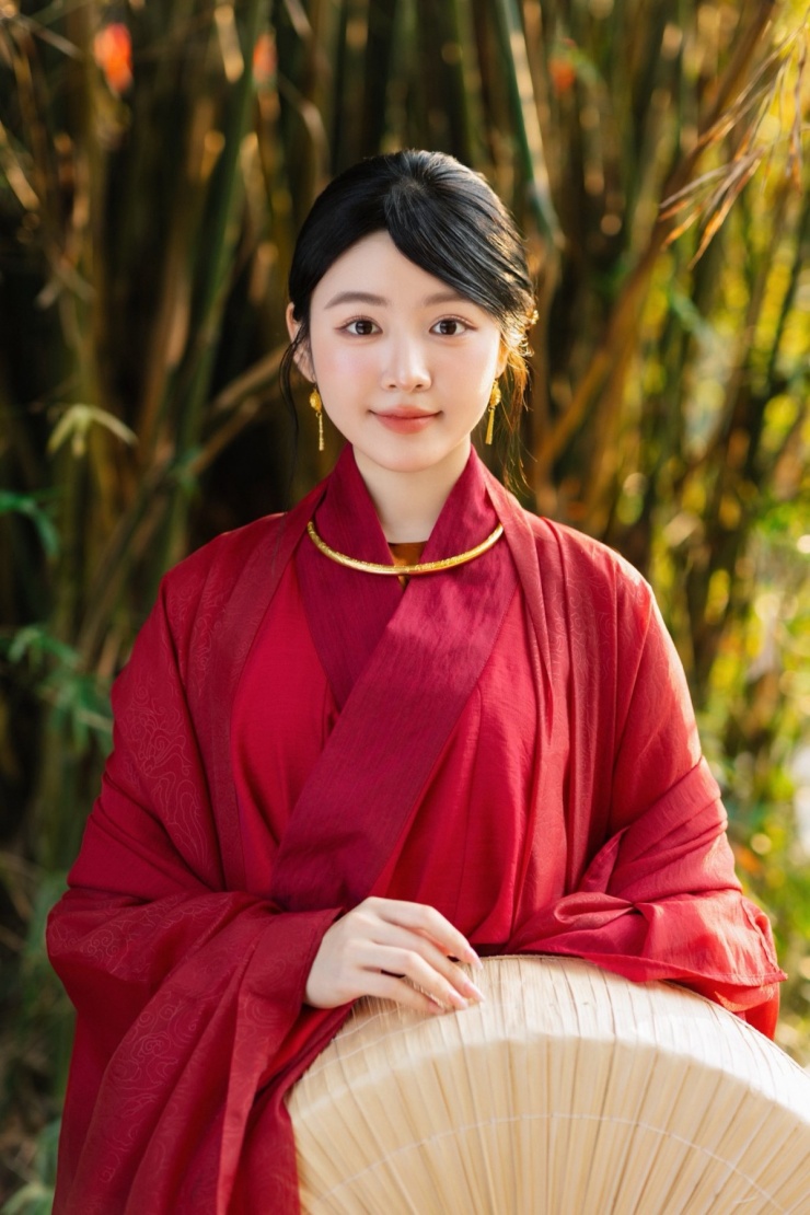 Tết Nguyên đán 2026, ái nữ nhà Quyền Linh thực hiện bộ ảnh theo phong cách truyền thống. Cô diện cổ phục và cầm nón quai thao, được khán giả nhận xét "khuôn vàng thước ngọc", "đẹp dịu dàng tựa cô Tấm bước ra từ trang sách".